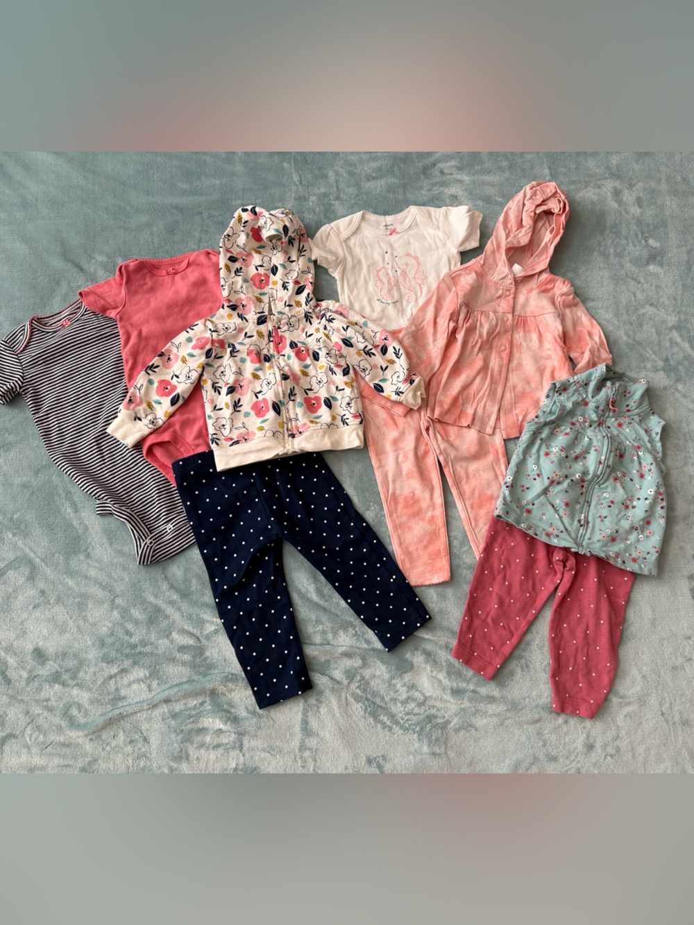 3 Carter’s 12-month Sets